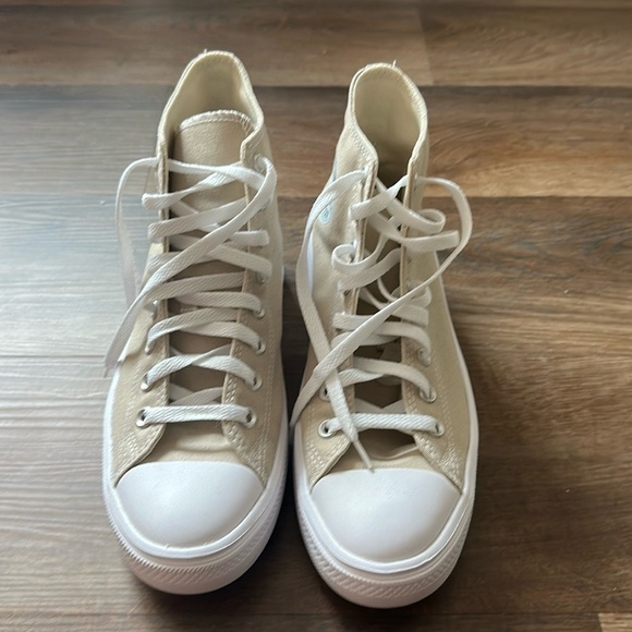 All Star Move Hi Top *Never worn* Size 10 - Picture 2 of 4